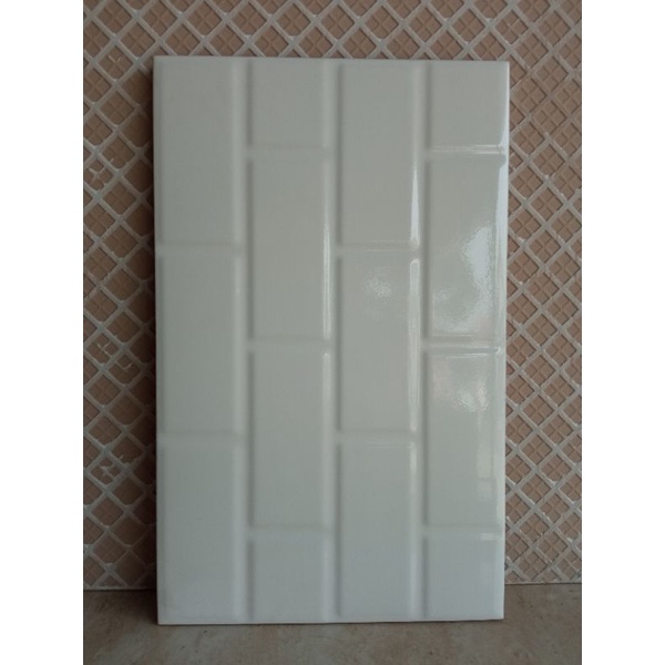 Keramik dinding 25x40 glossy Centro motif bata kw1