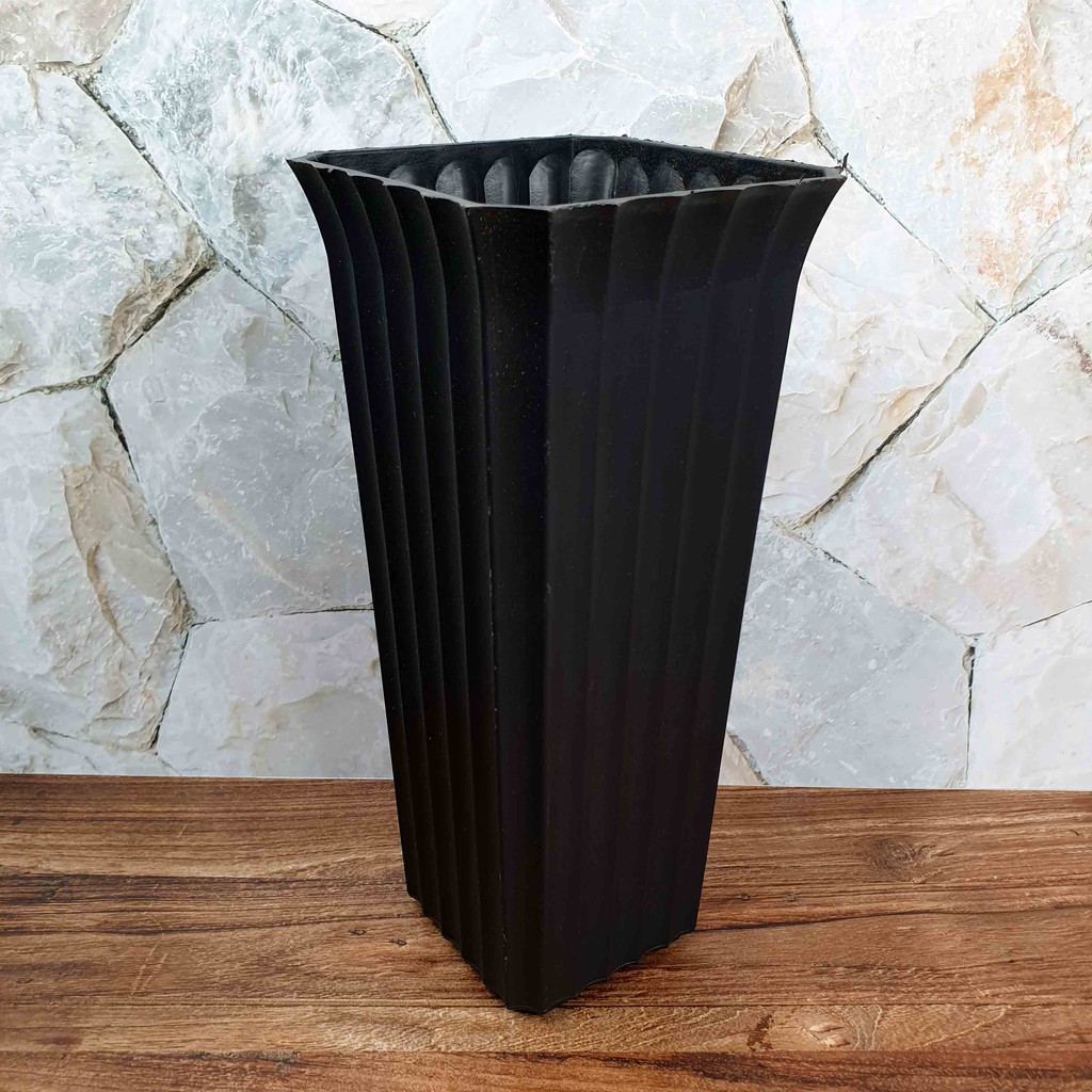 VAS PLASTIK HITAM TINGGI 25 cm/ POT BUNGA PLASTIK/ Vas Pita Kerut