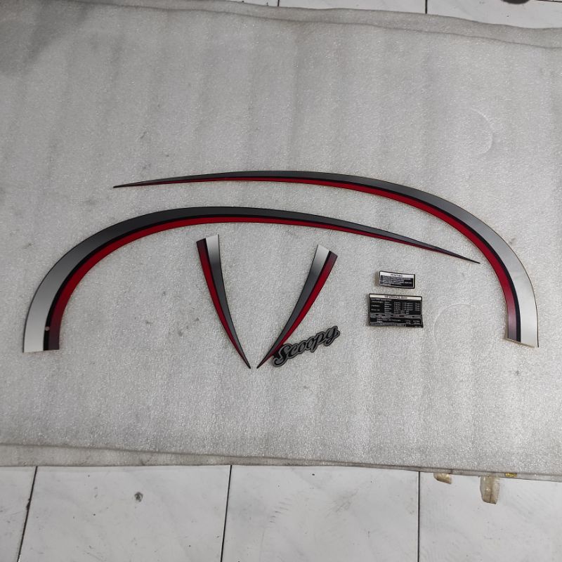 Stiker stripping striping decal graphic Honda Scoopy 110 karbu 2010 2011 2012 hitam ori original