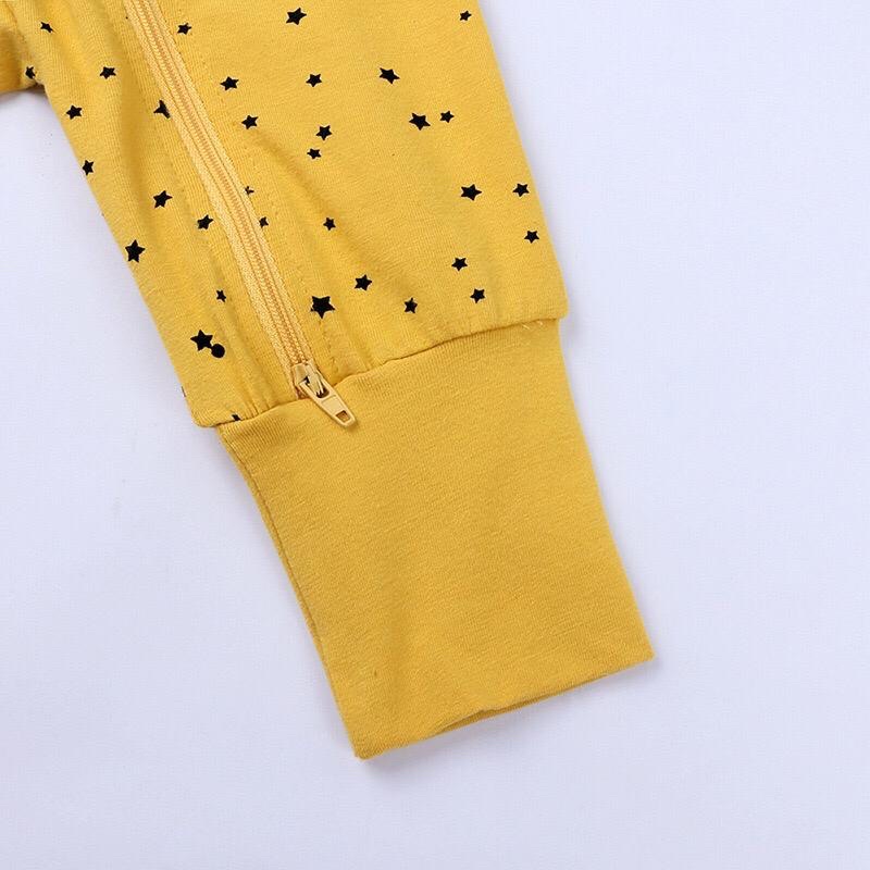 BABY K2 - Baby short sleeve zippersuit motif star yellow