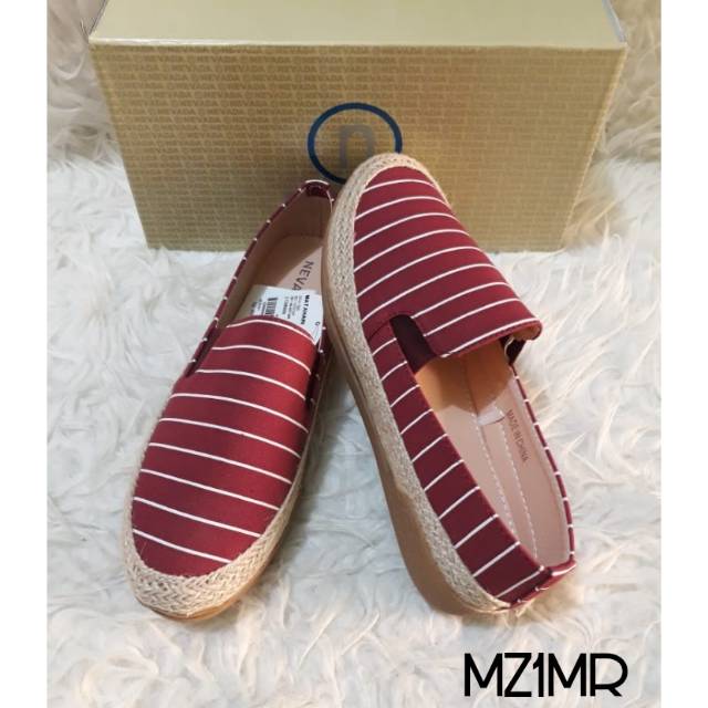 Sepatu Slip On Motif Garis Kanvas Brand MATAHARI Nevada