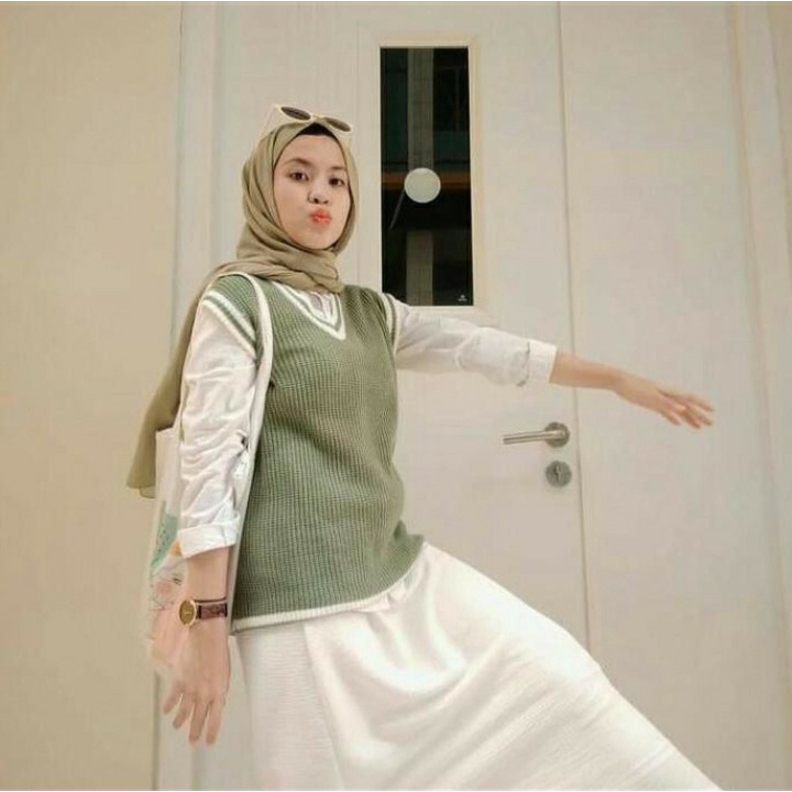 Pevita Vest Rajut / Rompi Cable / Rompi Rajut / Rompi Wanita / Rompi Terbaru / Rompi Kekinian
