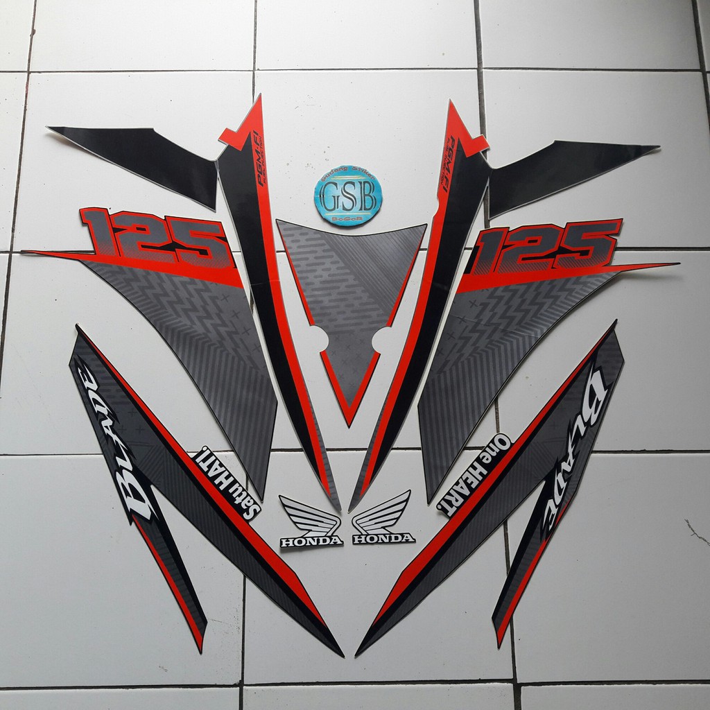 stiker motor honda blade racing 125 fi 2016 hitam-merah