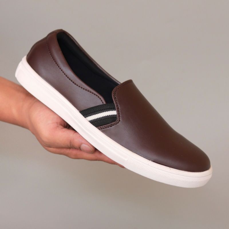 bungkusuku indra - Sepatu Casual Slip On Kulit Pria Sepatu Slip On Sneakers Kasual Santai Kerja