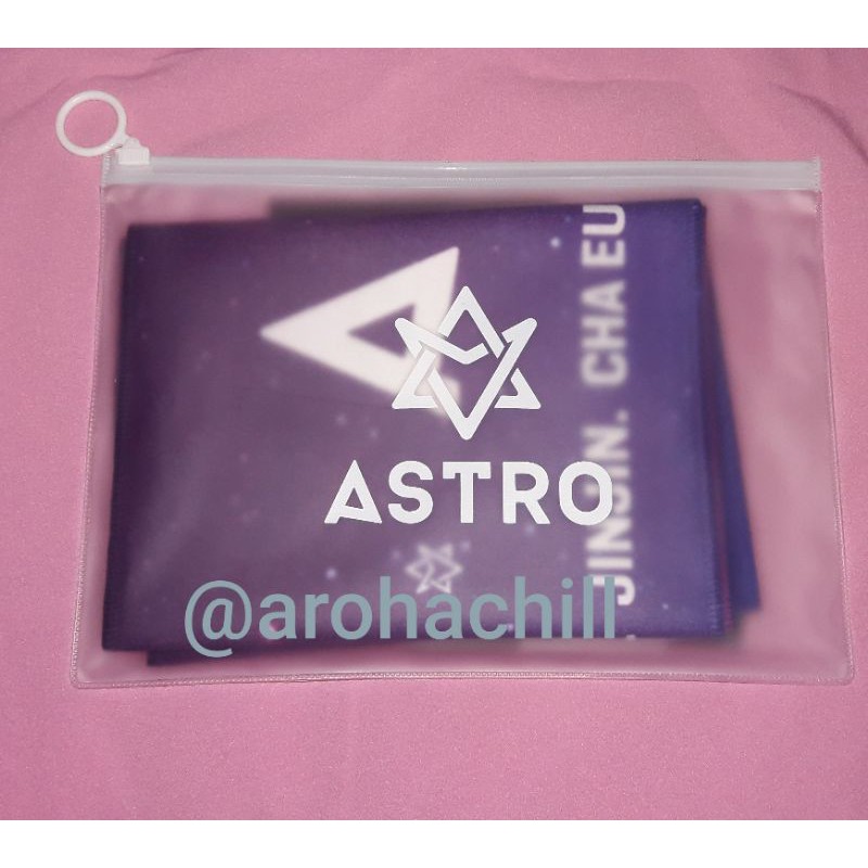 SLOGAN ASTRO BOOKED
