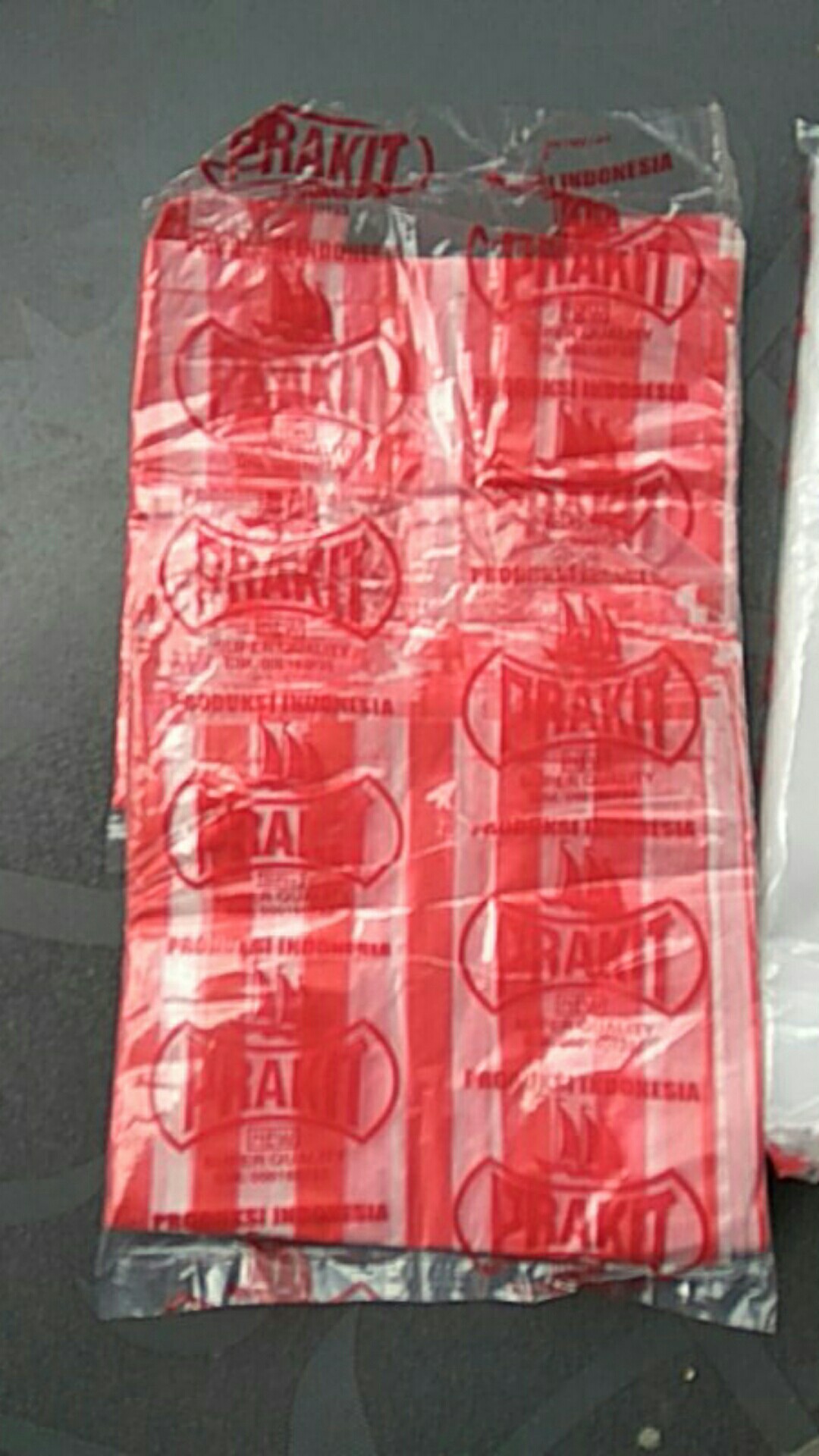 Plastik Kresek Salur Merah Putih Ukuran 15