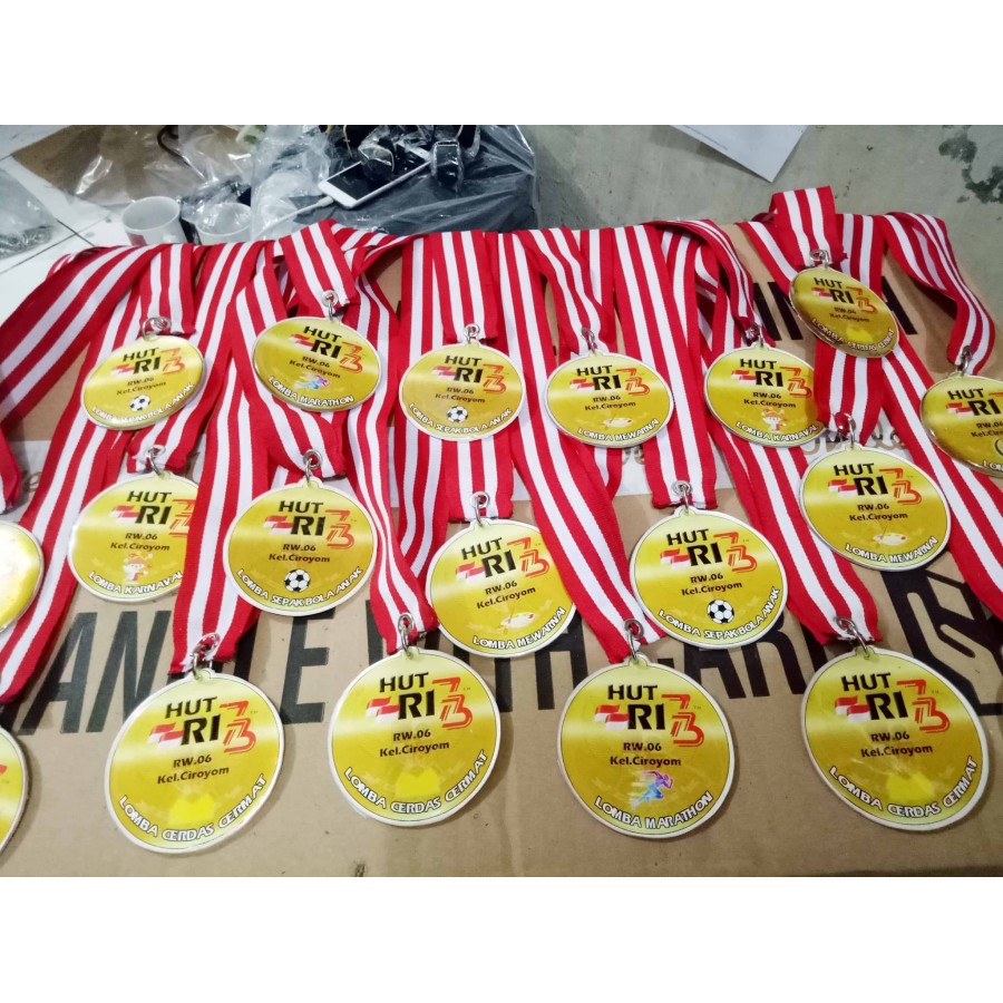 

MEDALI AKRILIK 2 SISI CUSTOM LOGO SEKOLAH UNIVERSITAS
