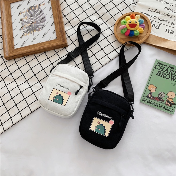 NAZRIL [BAYAR DI TEMPAT] TAS SELEMPANG BAHAN CANVAS MOTIF DINO KEKINIAN SLING BAG KANVAS IMPORT ALA KOREA DINOSAURUS