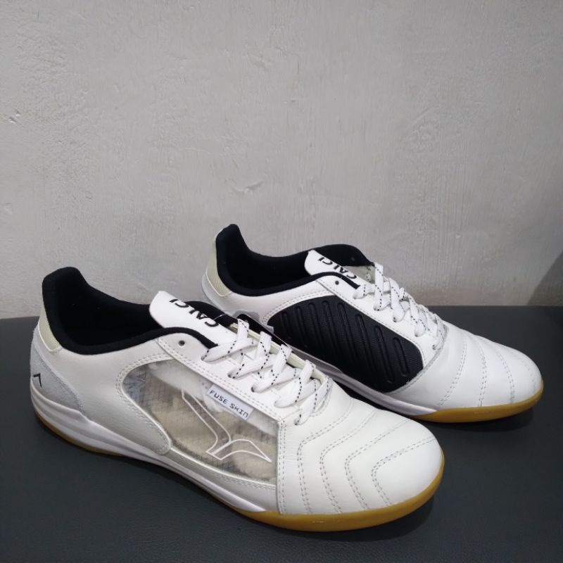 Calci Bomsala Beyonder Lea Sepatu Futsal Original