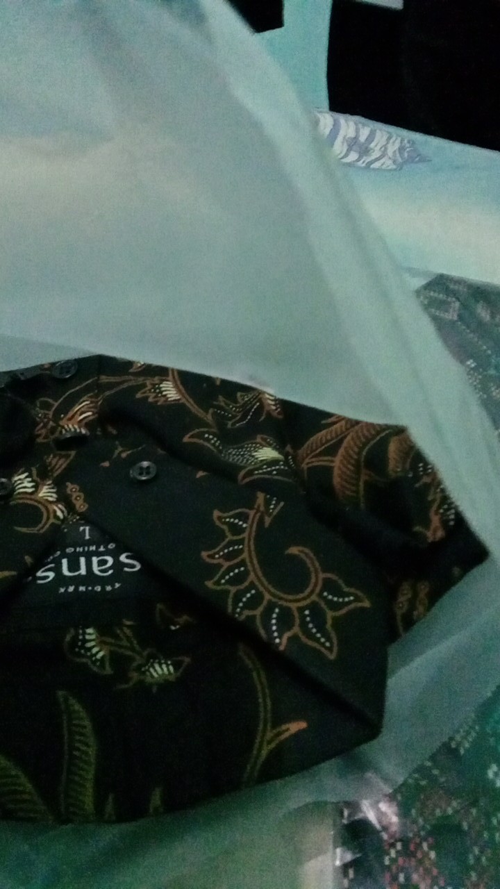 Credomenstore 7752 Kemeja Batik Pria Lengan Panjang Navy Floral