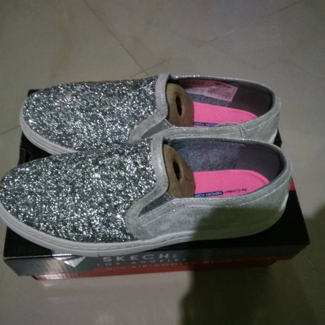 Sepatu skecher