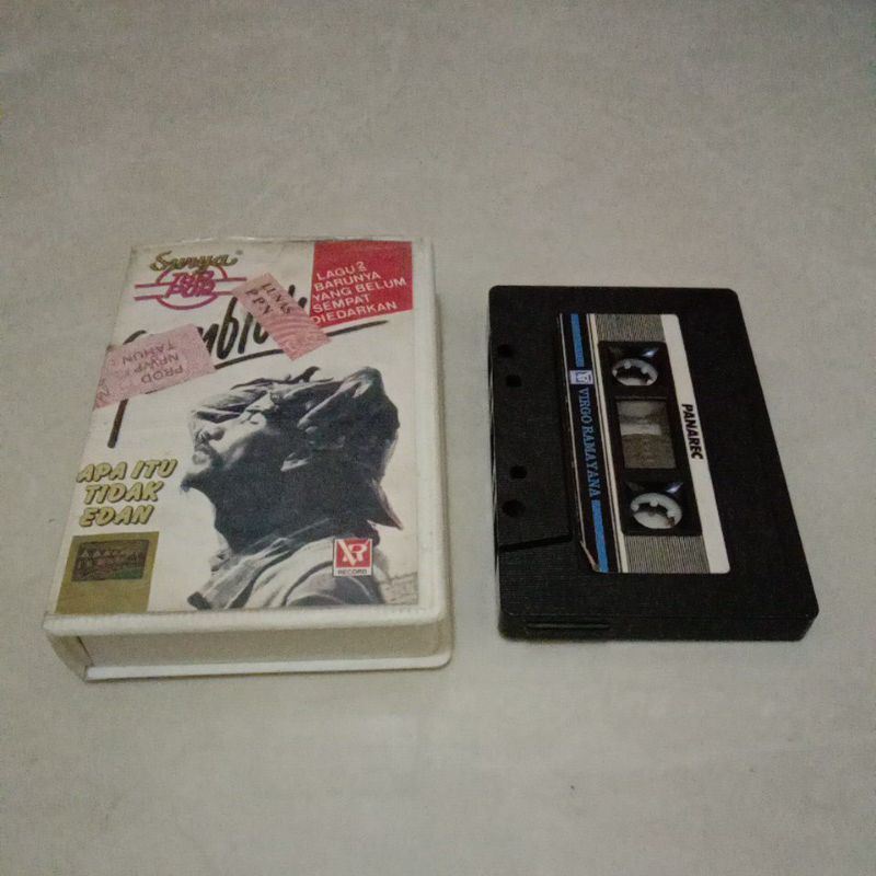 Kaset Pita Gombloh - apa itu tidak edan