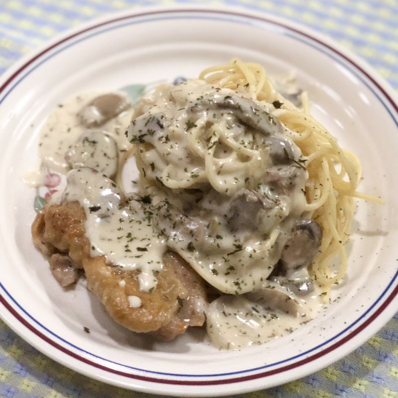 

Spaghetti Mushroom Sauce with Chicken Fillet