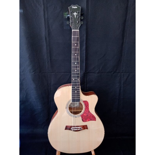 Guitar Akustik Taylor Meranti