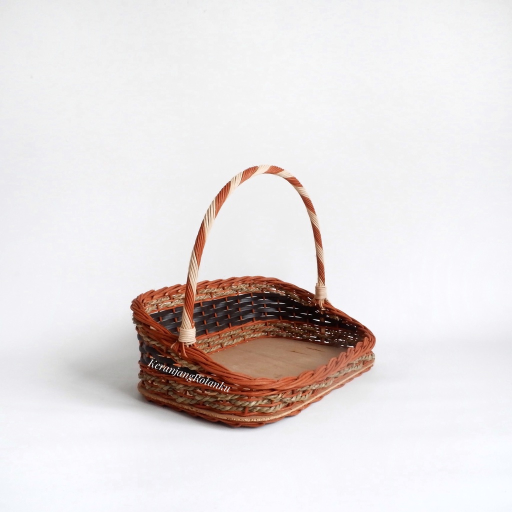 Keranjang Rotan Parcel Motif (kecil)