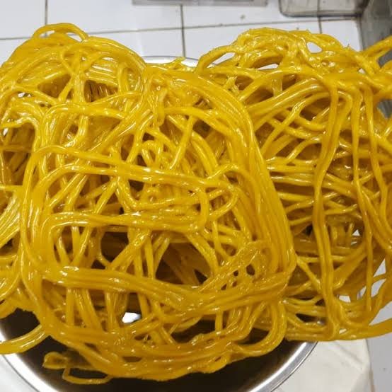 

kerupuk mie kuning mentah per 250gr