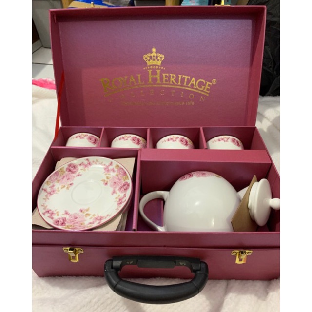 Royal Heritage Collection / 1 Set Teko 4 Cangkir + Tatakan Keramik Floral Rose Pink / Pitcher Set