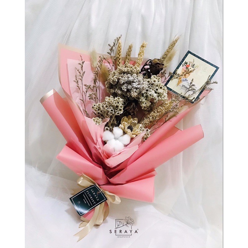 buket bunga kering pink
