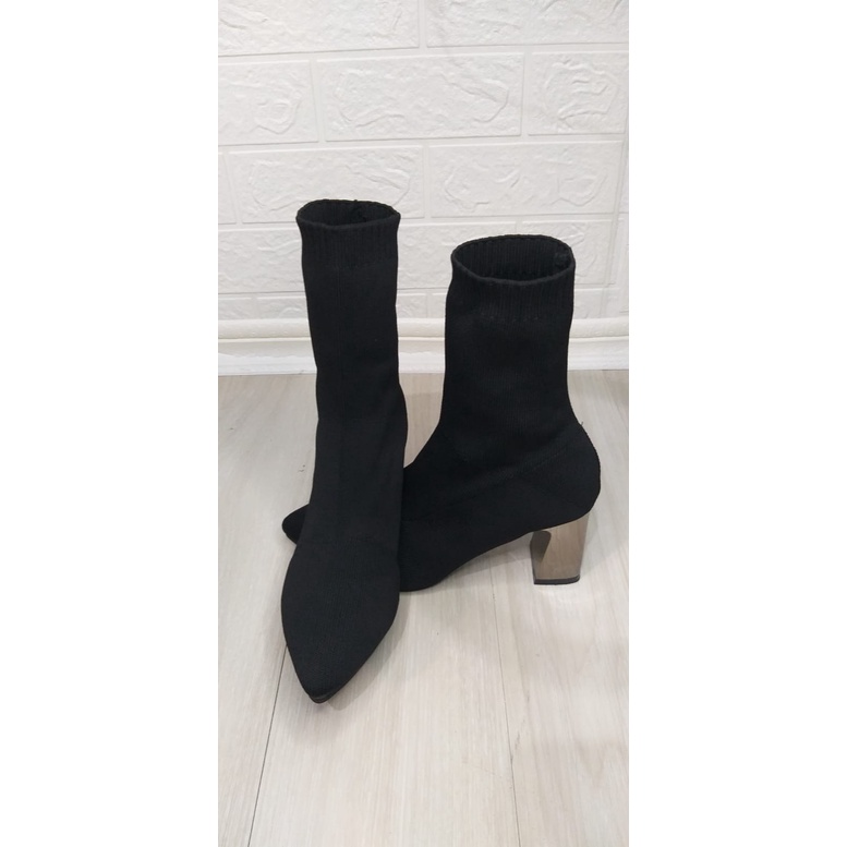 BS /  Sepatu Boots Wanita Warna Hitam Fashion Modern 235