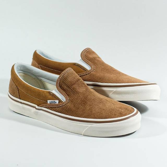 vans corduroy slip on