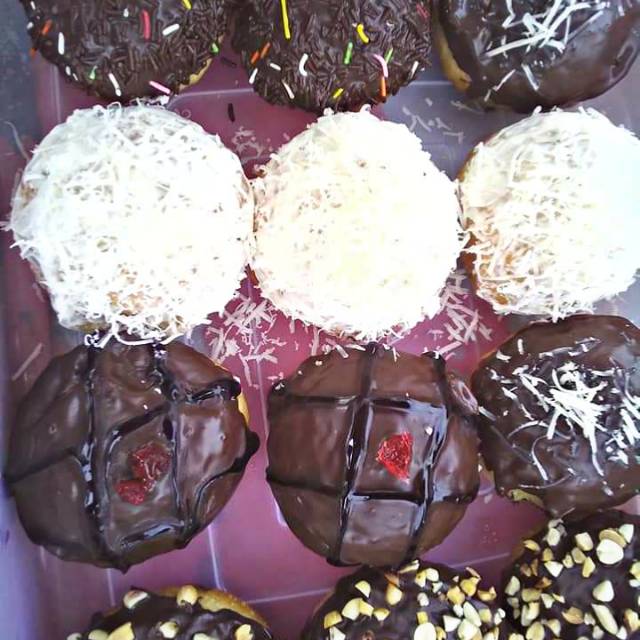 

DONAT BOM COKLAT(lumer dimulut)