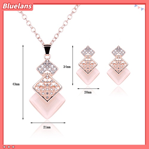 Set Perhiasan Kalung Anting Stud Liontin Persegi Aksen Berlian Imitasi Untuk Wanita