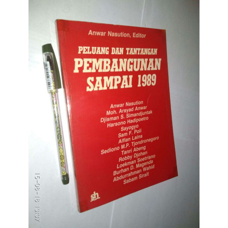 ORIGINAL - Peluang dan Tantangan Pembangunan Sampai 1989 - Anwar Nasution (Editor)