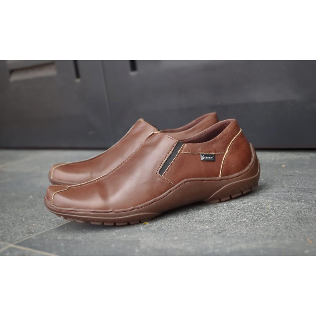 Sepatu Kasual Kulit Asli P04