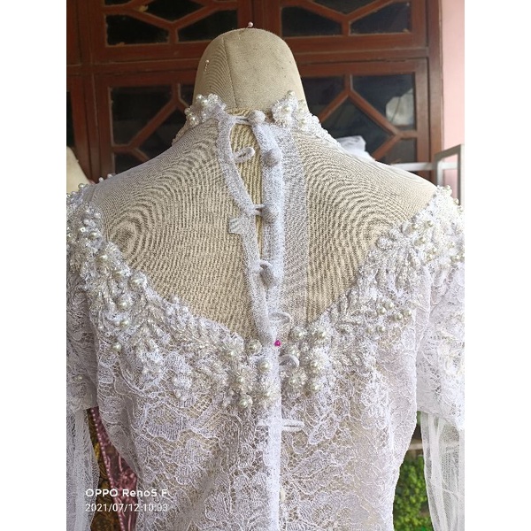 kebaya ekor panjang lebar full pyet