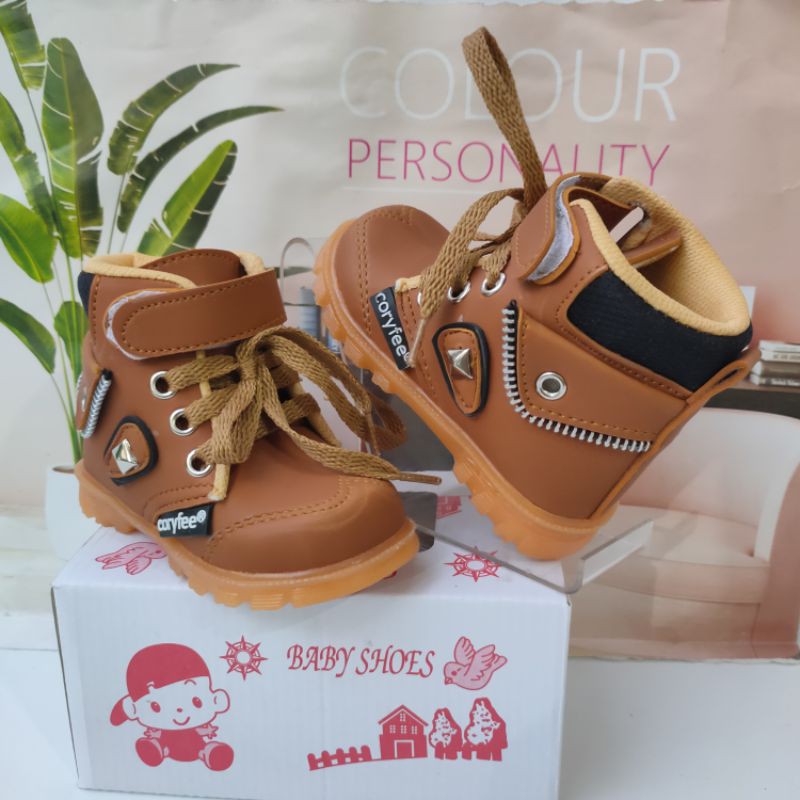 Sepatu boots anak