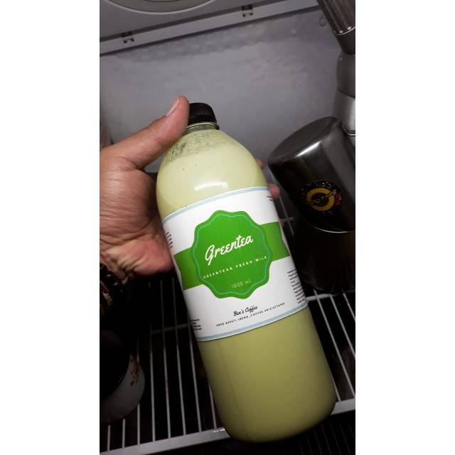 

Green tea holic wajib cobain nihh, minuman jaman now