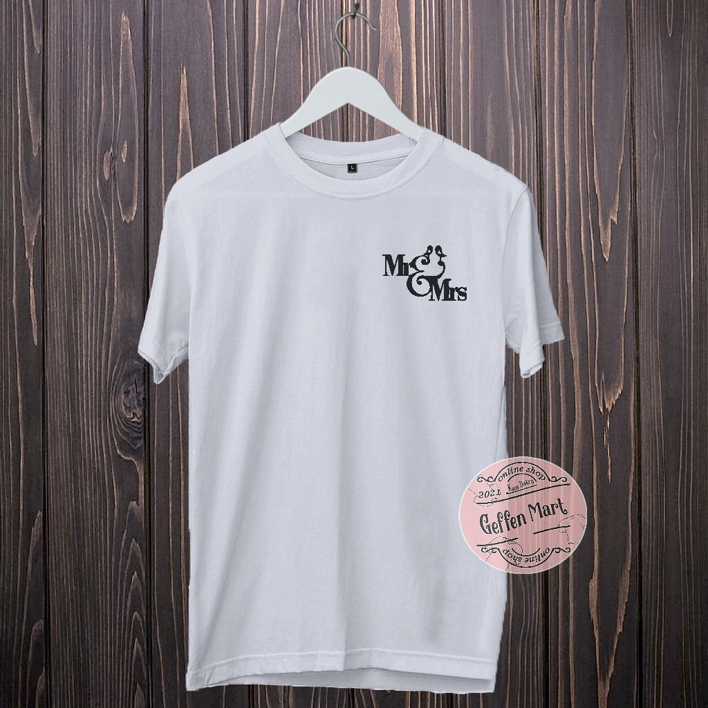 Kaos Distro Mr Mrs Cowok Cewek Katun / Baju Kaos Pria Wanita Distro Dewasa Jumbo Oblong Laki Laki Pe