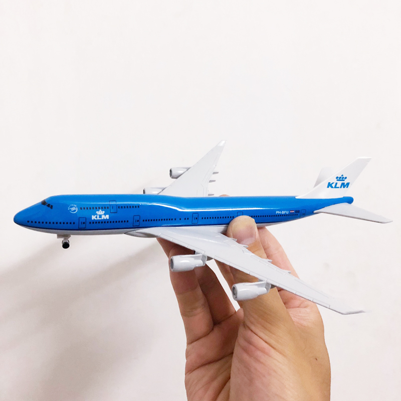 Simulasi Pesawat Terbang Dutch Airlines KLM Boeing B747 Bahan Logam Alloy Ukuran 20CM B747