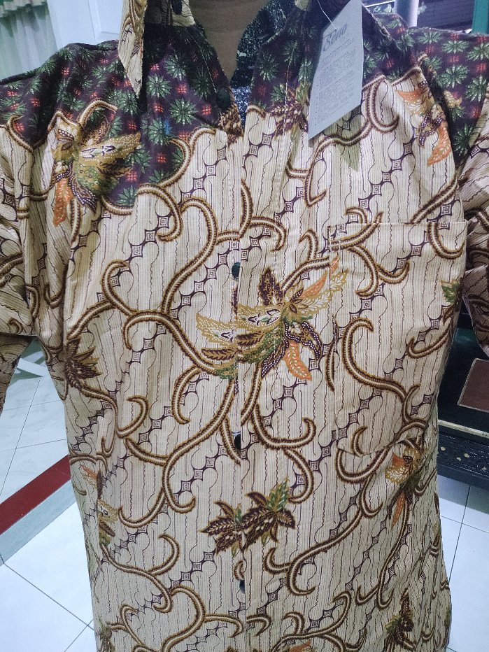 Kemeja Batik Pria Slim Fit Lengan Panjang Modern Artomoro