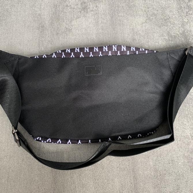 Waist Bag / Tas Pinggang Mlb Ny Monogram Black Pancasonabadi