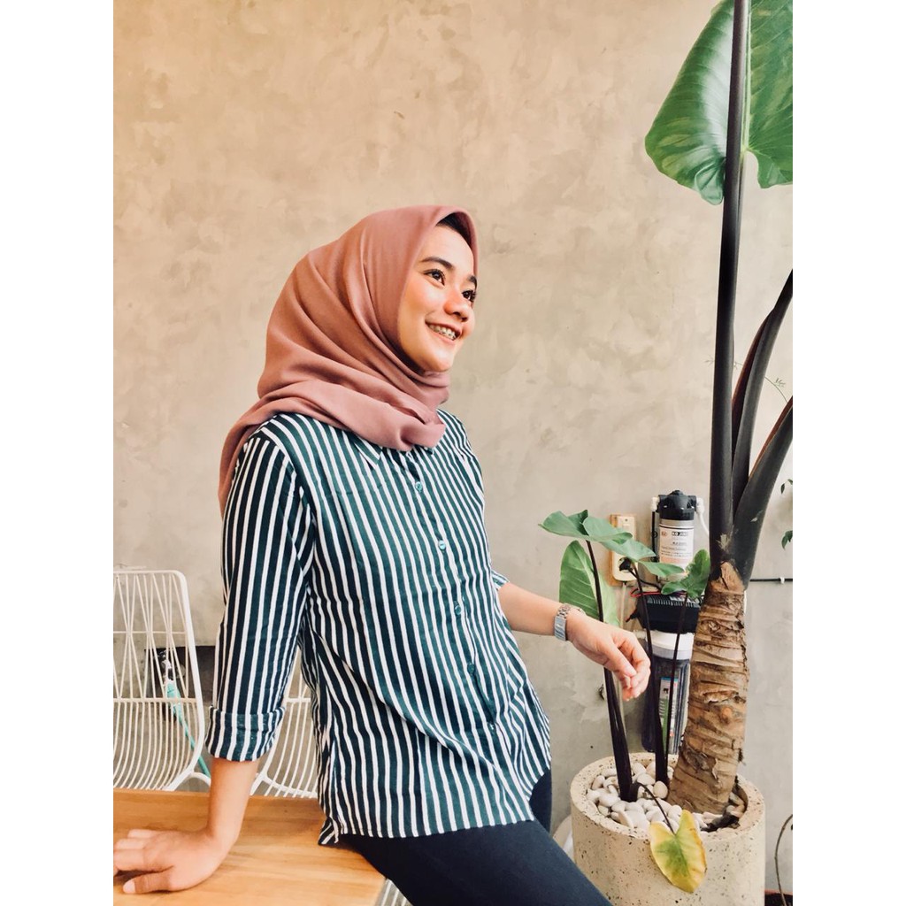 Kemeja Cewek Garis Putih Dan Hijau