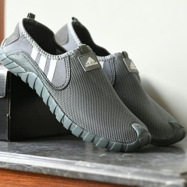 Bayar di tempat h9 Sepatu Pria Slip On Adidas Jawpaw Slop Tanpa Tali / Sepatu Sepeda Slip on Slop YB