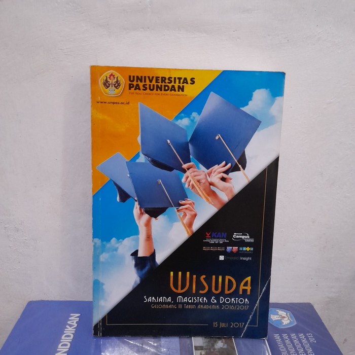 ORIGINAL BUKU Wisuda Sarjana Magister & Doktor UNPAS Tahun 2016 2017