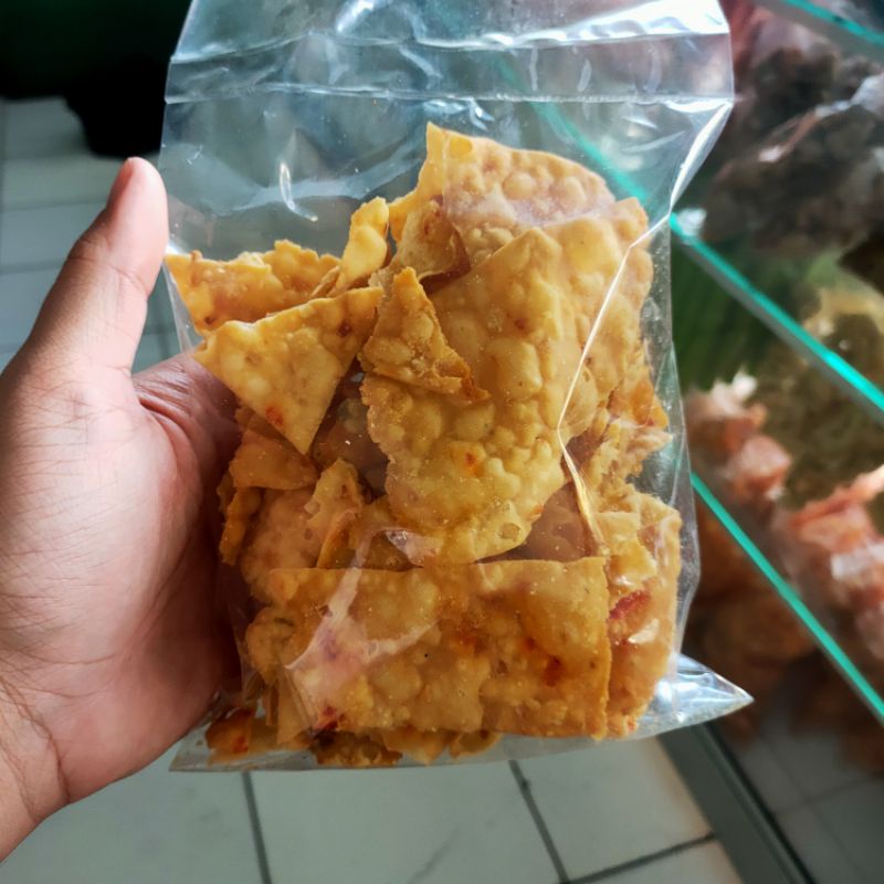 

keripik pangsit pedas
