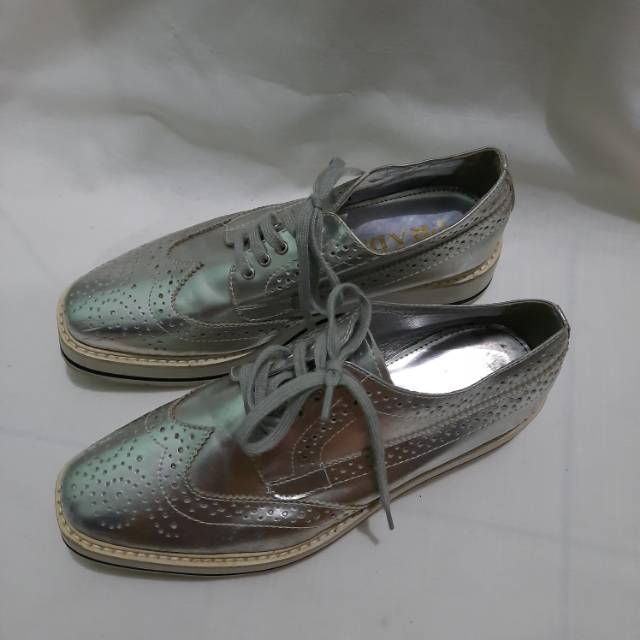 sepatu prada preloved/ sepatu second/ sepatu bekas