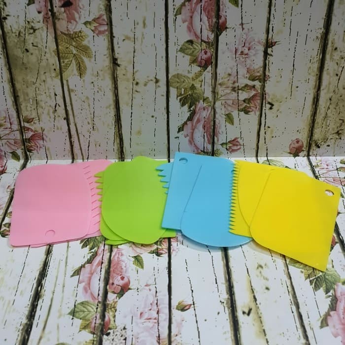 

KUE-PENGHIAS-ALAT- PLASTIK SCRAPPER SET 3/ DOUGH CUTTER / PISAU POTONG ADONAN KUE - BIRU MUDA -ALAT-
