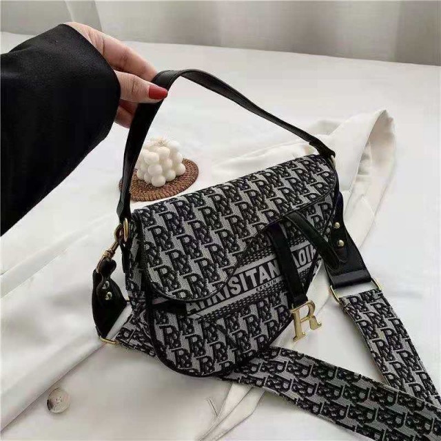 BJ61515 - BLACK/GRAY - TAS SLINGBAG TAS WAISTBAG ASIMETRIS ARTIS KEKINIAN BEST SELLER TAS SLEMPANG MIRING MOZAIK IMPORT TERMURAH BAGSTORE JAKARTA CR7347 ZC1515 LT2086 LT2085 BIG SMALL