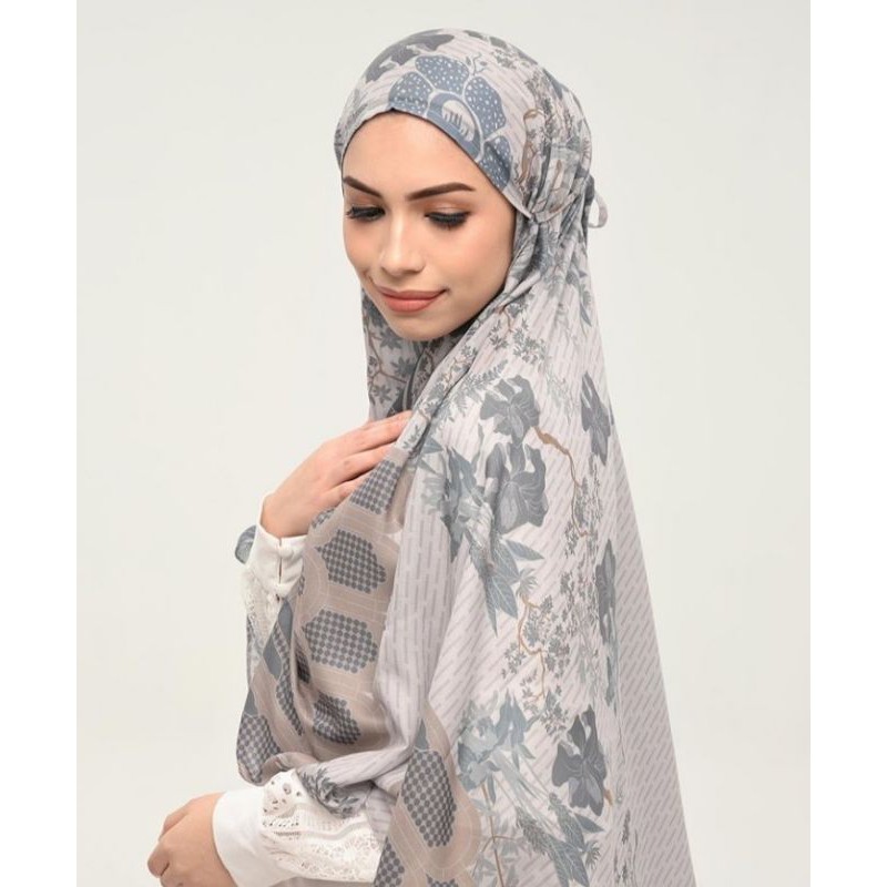 Bergo Rafflesia by Wearingklamby