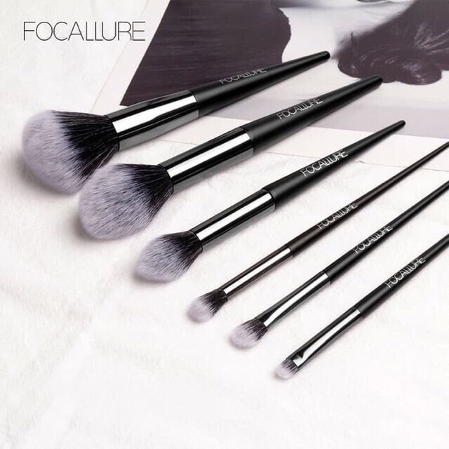 Focallure 10 Pcs Eyeshadow Blending Makeup Brush / Kuas Set + Pouch