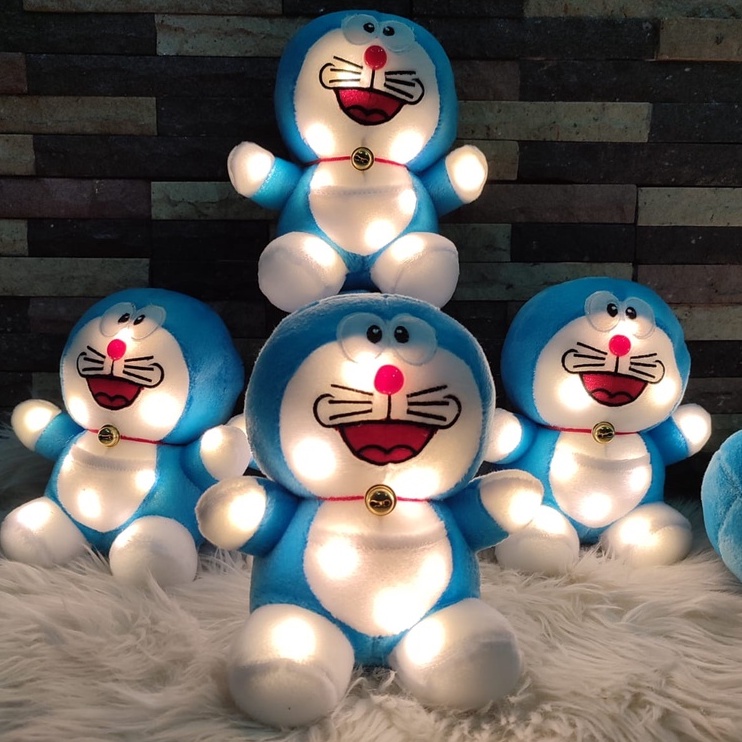 Boneka Doraemon Mini Lucu Imut Gemesin/ Boneka Doraemon Mini Wisuda Murah Bisa Nyala Ada Lampu LED nya Mainan Boneka Anak SNI