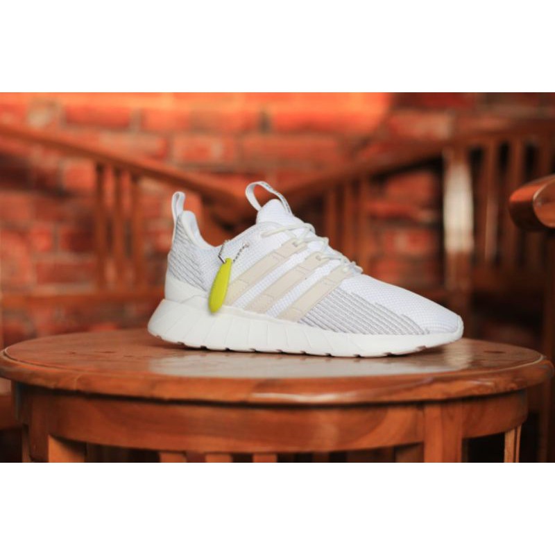 white adidas questar flow