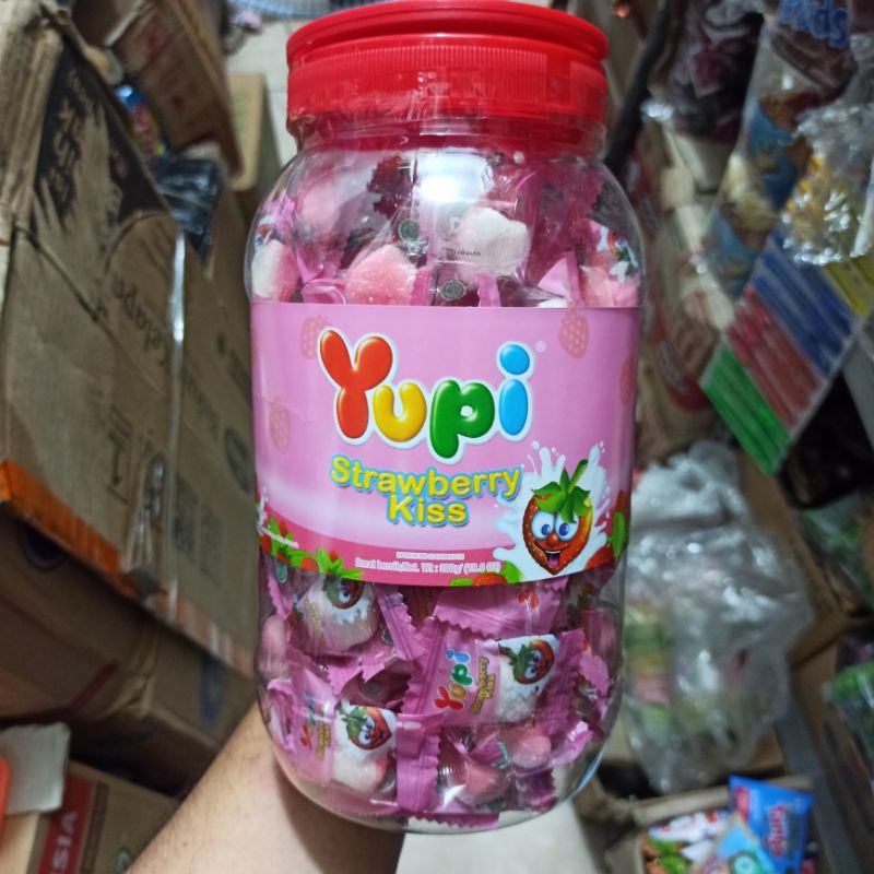 

Permen Yupi Strawbery Stroberi Kiss Toples 300g