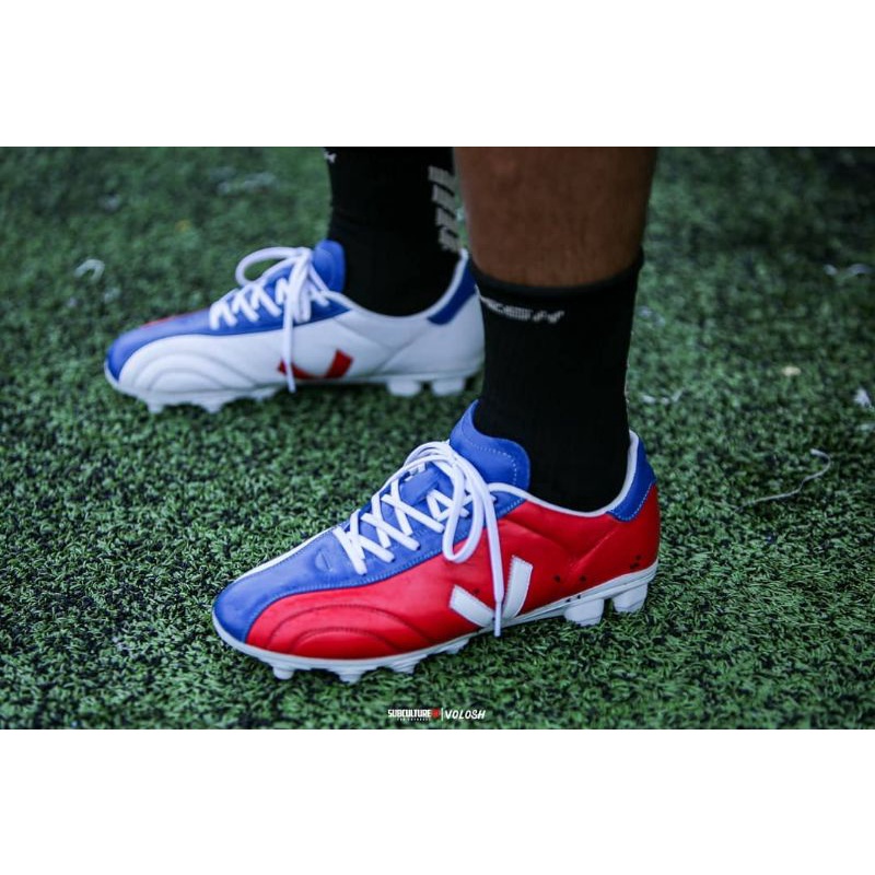 Sepatu Bola Volosh Anaru Tricollor.