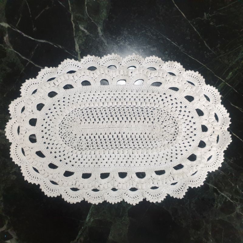 Taplak Meja Rajut Oval