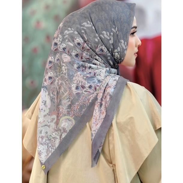 SOLD Buttonscarves The Ederra Series - Shadow